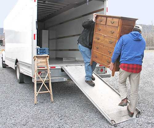 Safest and Quickest Way to Unload Your Moving Truck