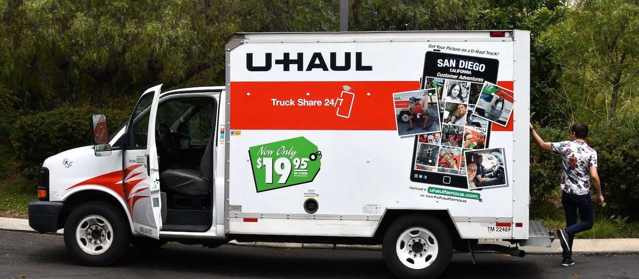 Which is Cheaper U-Haul or Hiring a Mover?