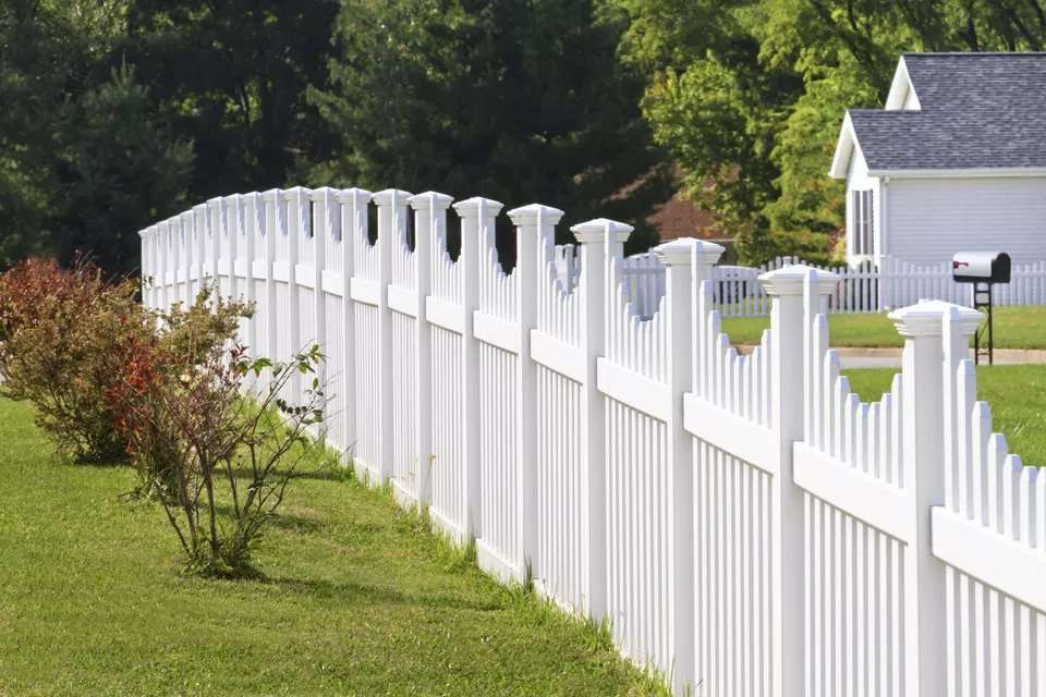 Considerations When Building A Fence After You Move