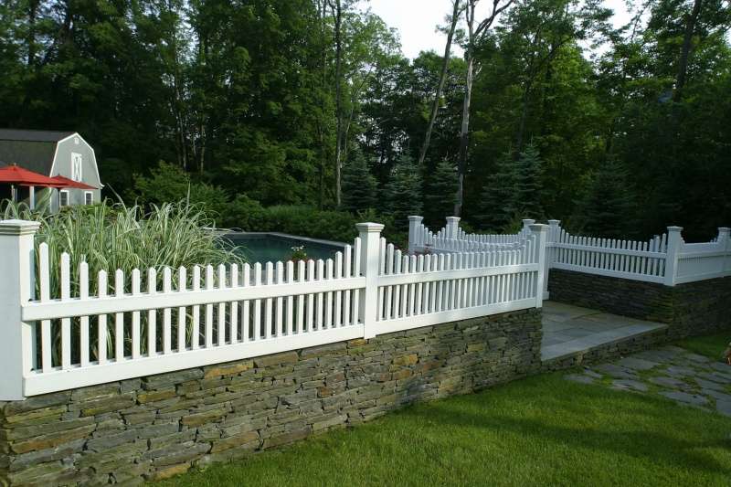 Considerations When Building A Fence After You Move,